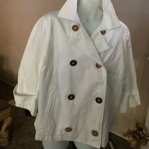 Women’s solid white 3/4 sleeve jacket